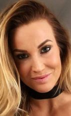 Мадлен Волл