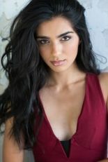 Нида Хуршид